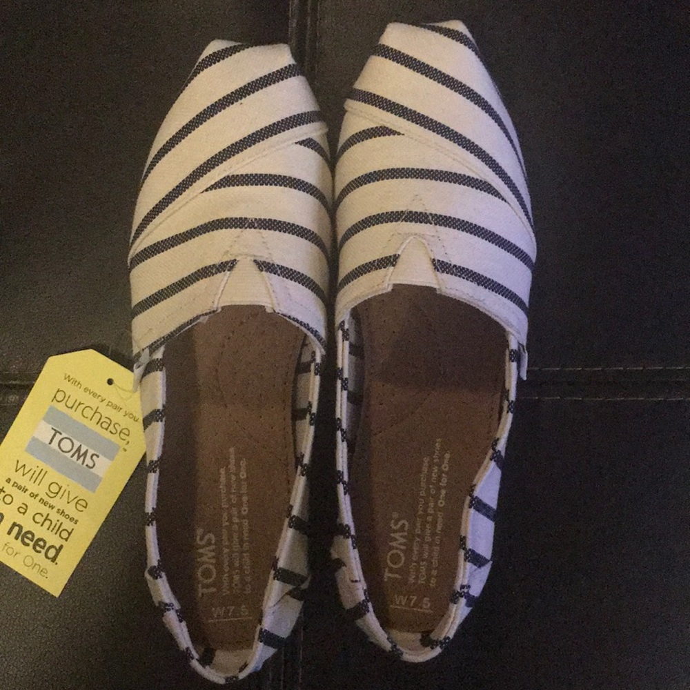 Size 7 Toms shoes